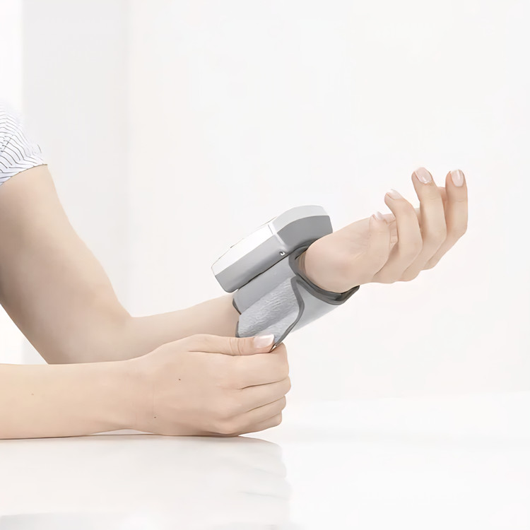 فشارسنج Sanitas SBC 15 مناسب استفاده خانگی و مسافرت